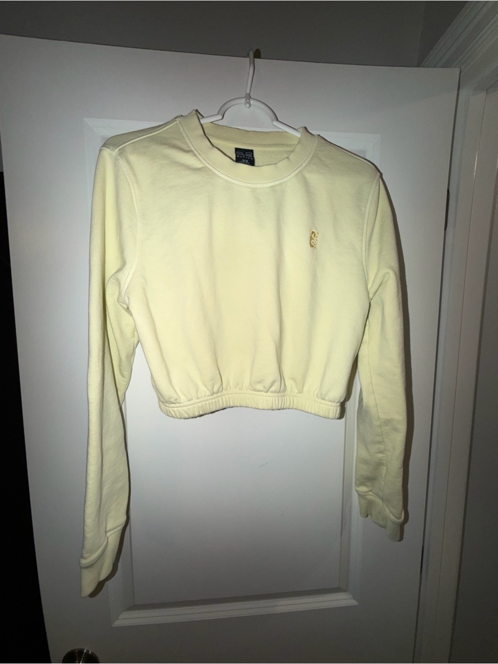 Women’s P.E Nation Pale Yellow Cropped Crew Sweatshirt. Size M EUC